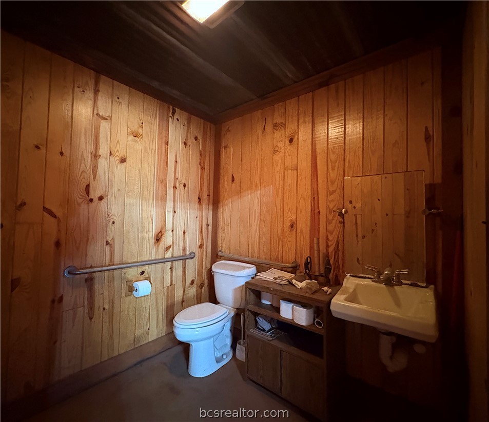 729 North Harvey Mitchell Parkway Property Photo 3