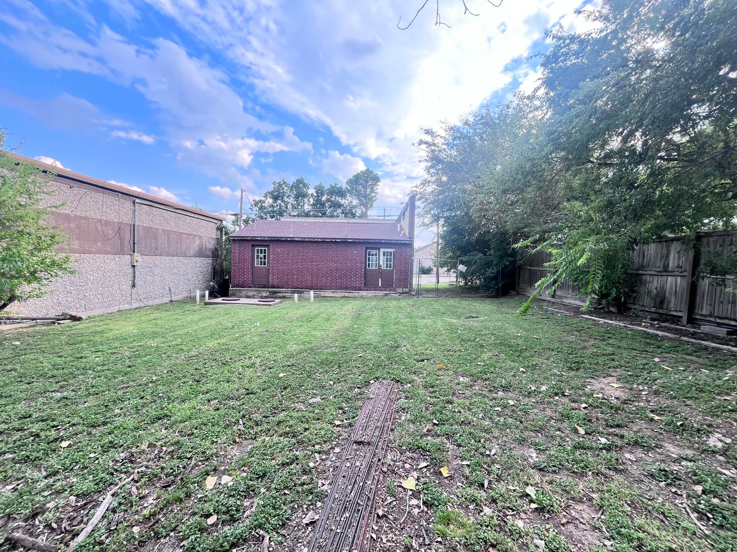 527 E Main St Property Photo 5