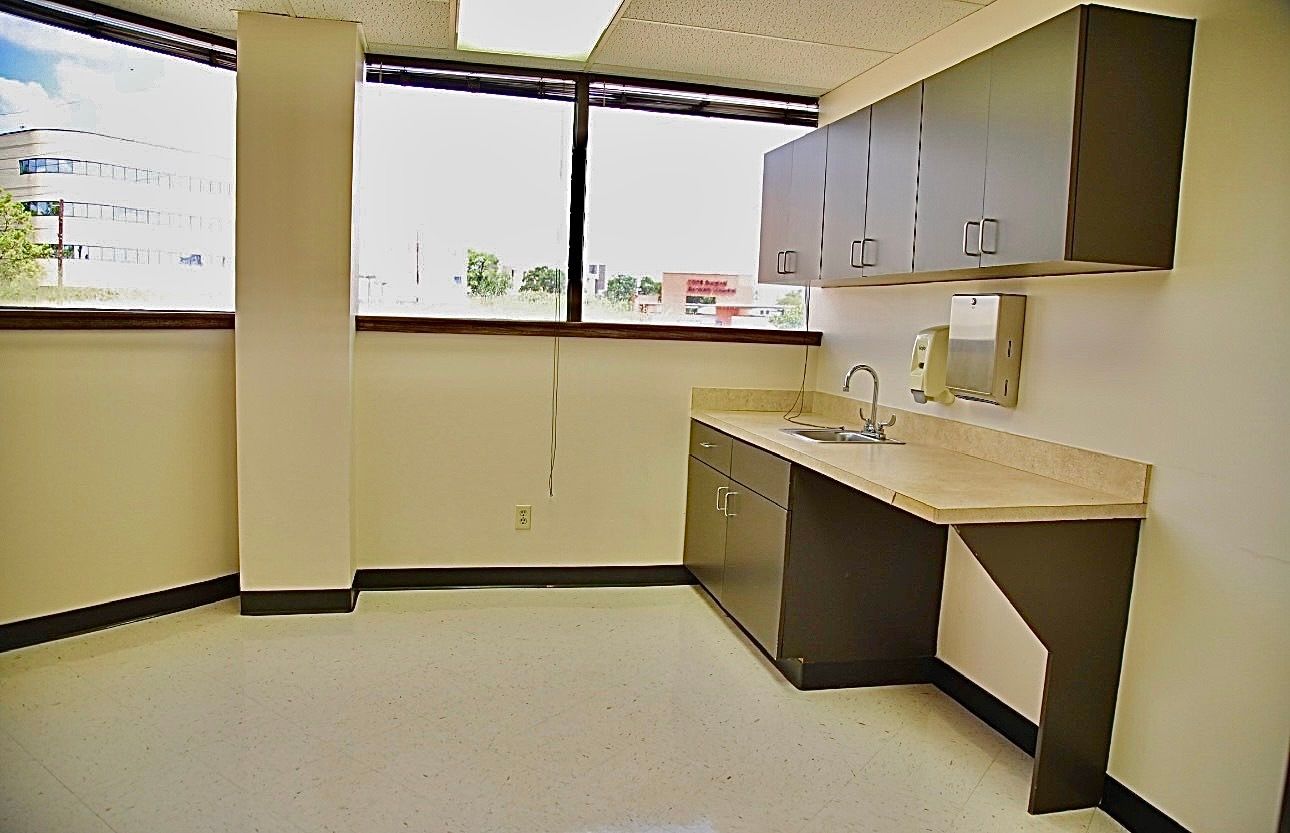 17115 Red Oak Drive Property Photo 8