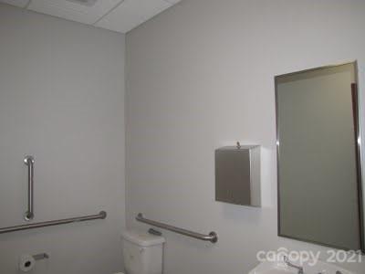 415 E Woodlawn Road Property Photo 5