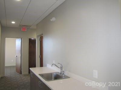 415 E Woodlawn Road Property Photo 6