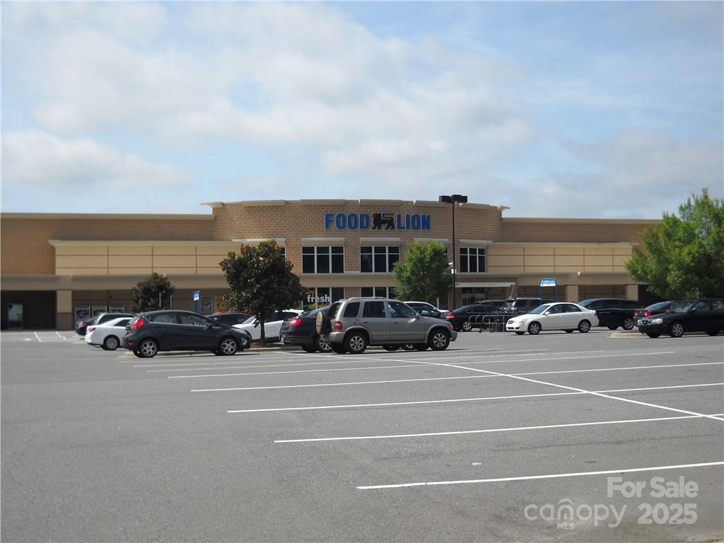 9003 Beatties Ford Road Property Photo 2