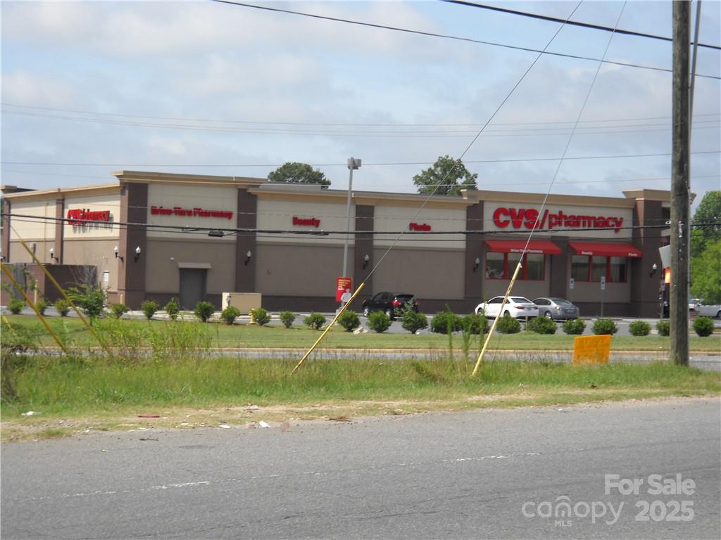 9003 Beatties Ford Road Property Photo 4