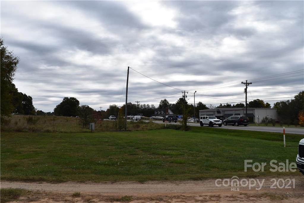 768 River Highway Property Photo 1
