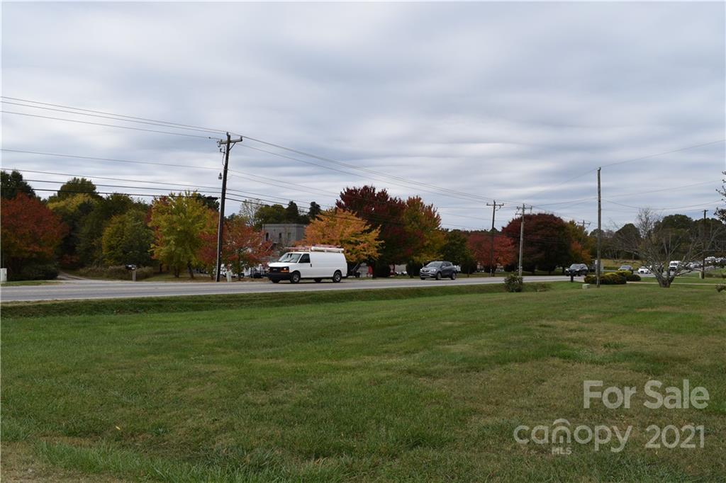768 River Highway Property Photo 2