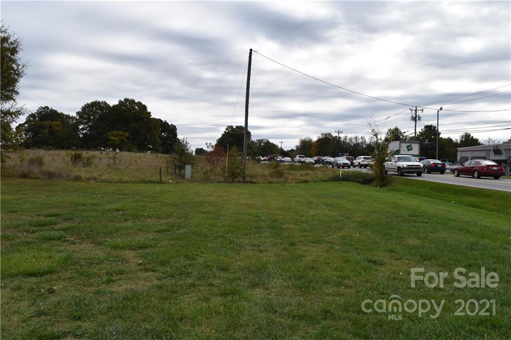 768 River Highway Property Photo 8