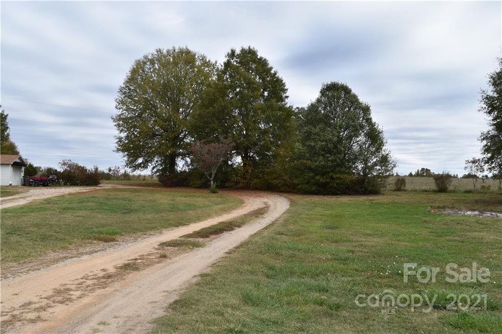 768 River Highway Property Photo 9