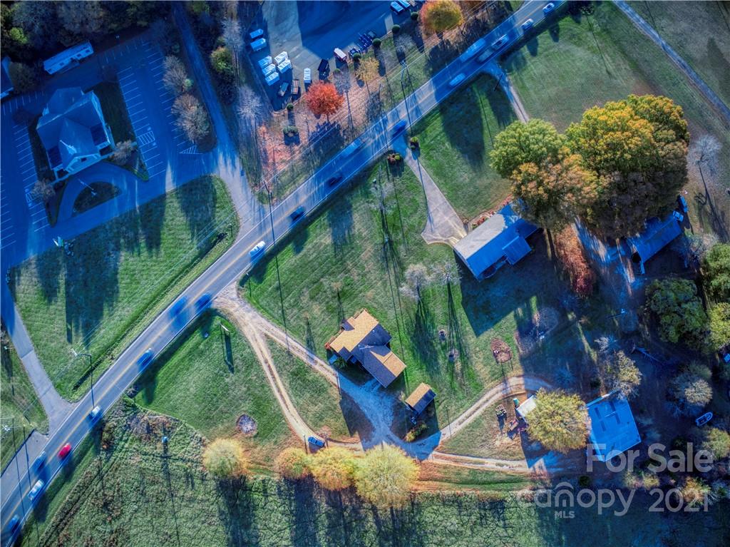 768 River Highway Property Photo 13
