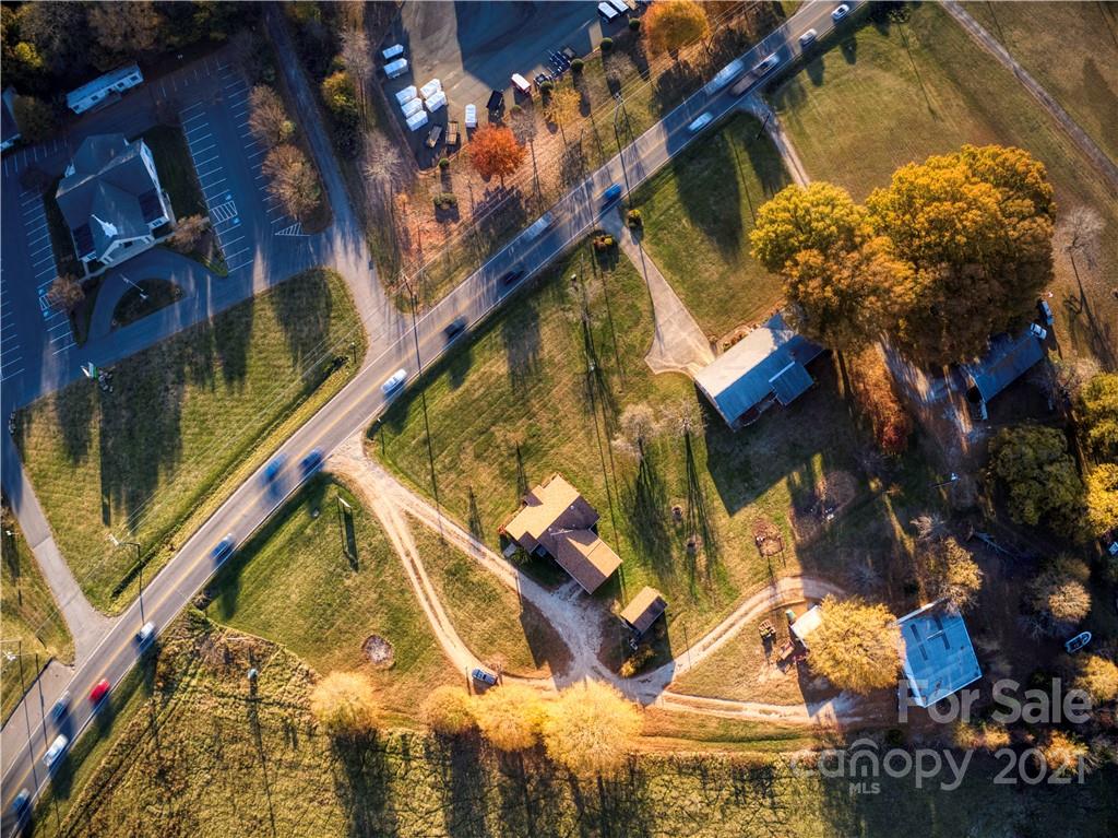768 River Highway Property Photo 14