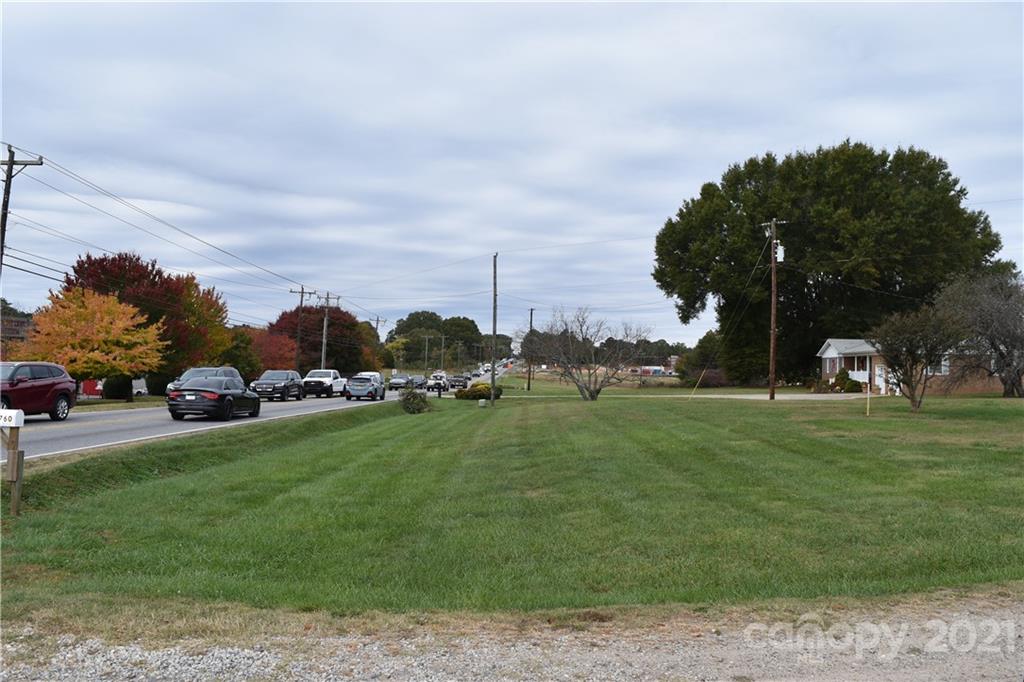 768 River Highway Property Photo 1