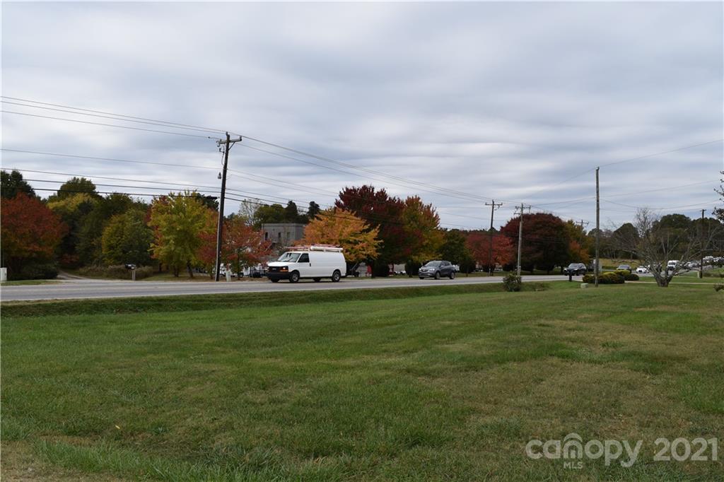 768 River Highway Property Photo 4