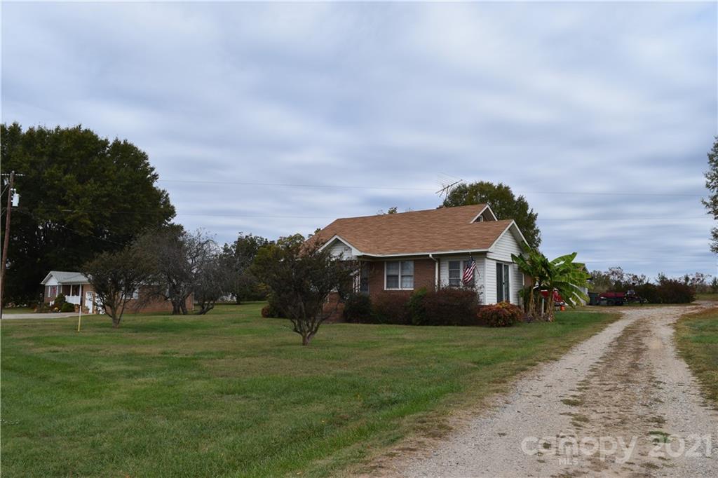 768 River Highway Property Photo 6