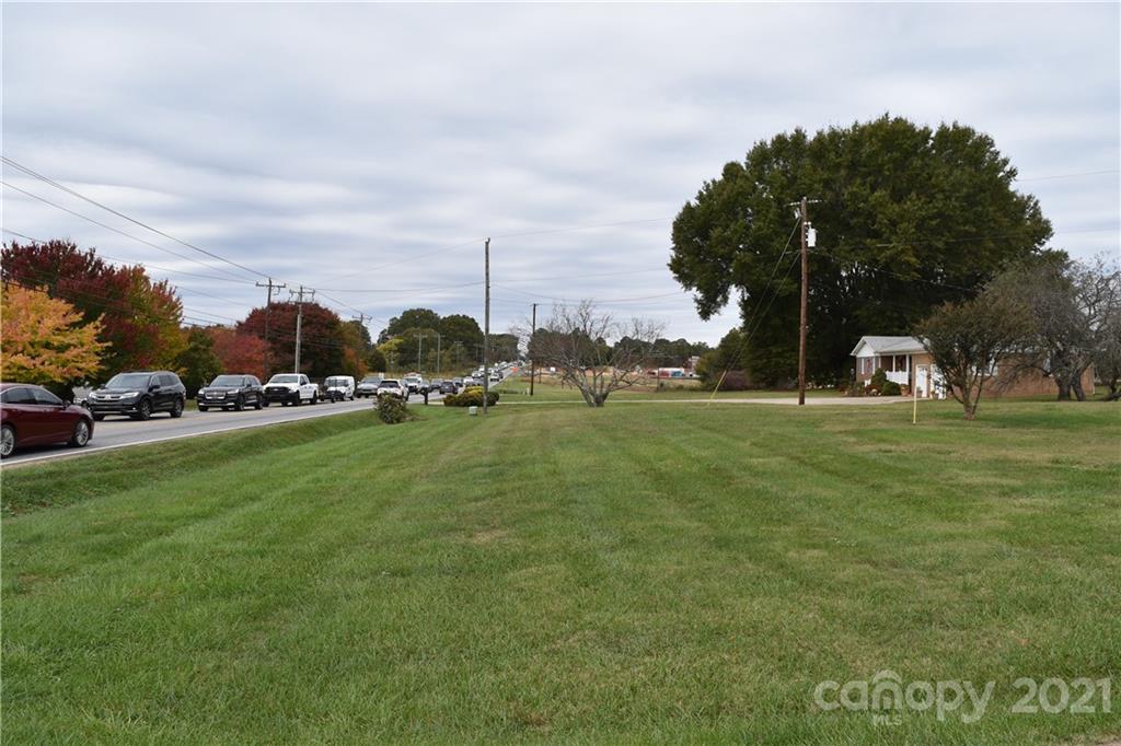 768 River Highway Property Photo 8