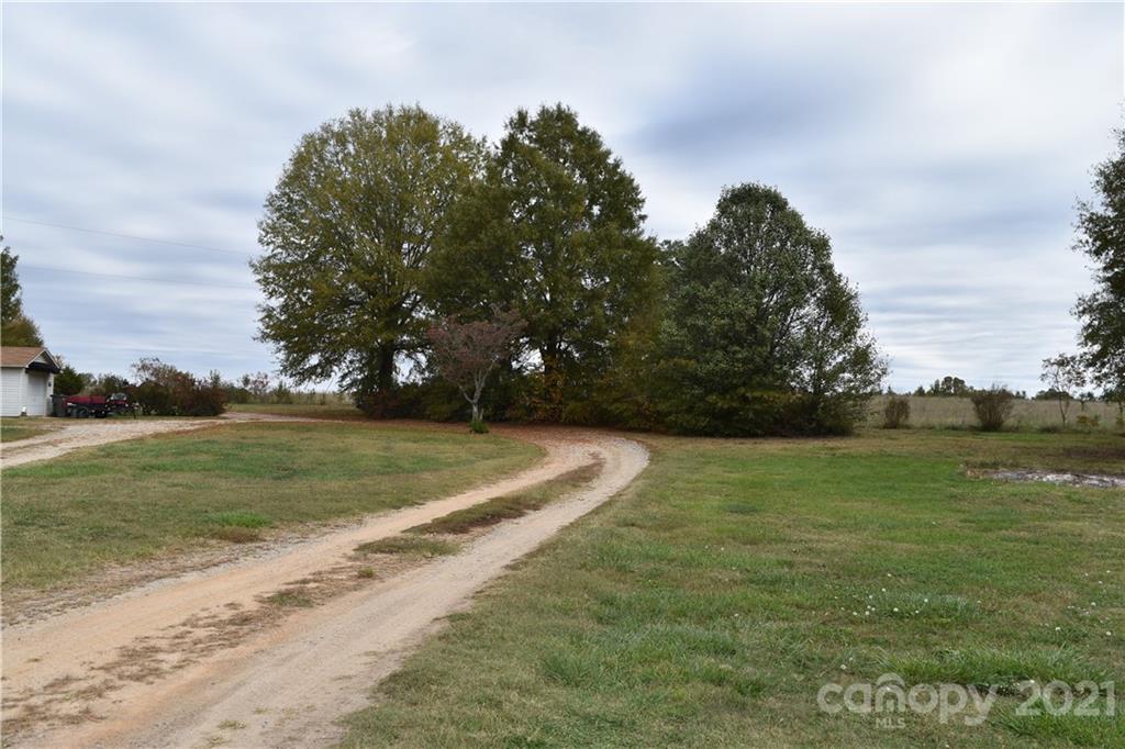 768 River Highway Property Photo 9