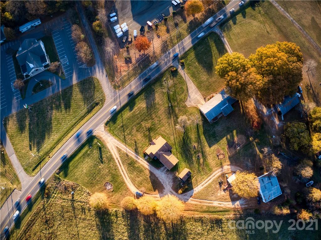 768 River Highway Property Photo 15