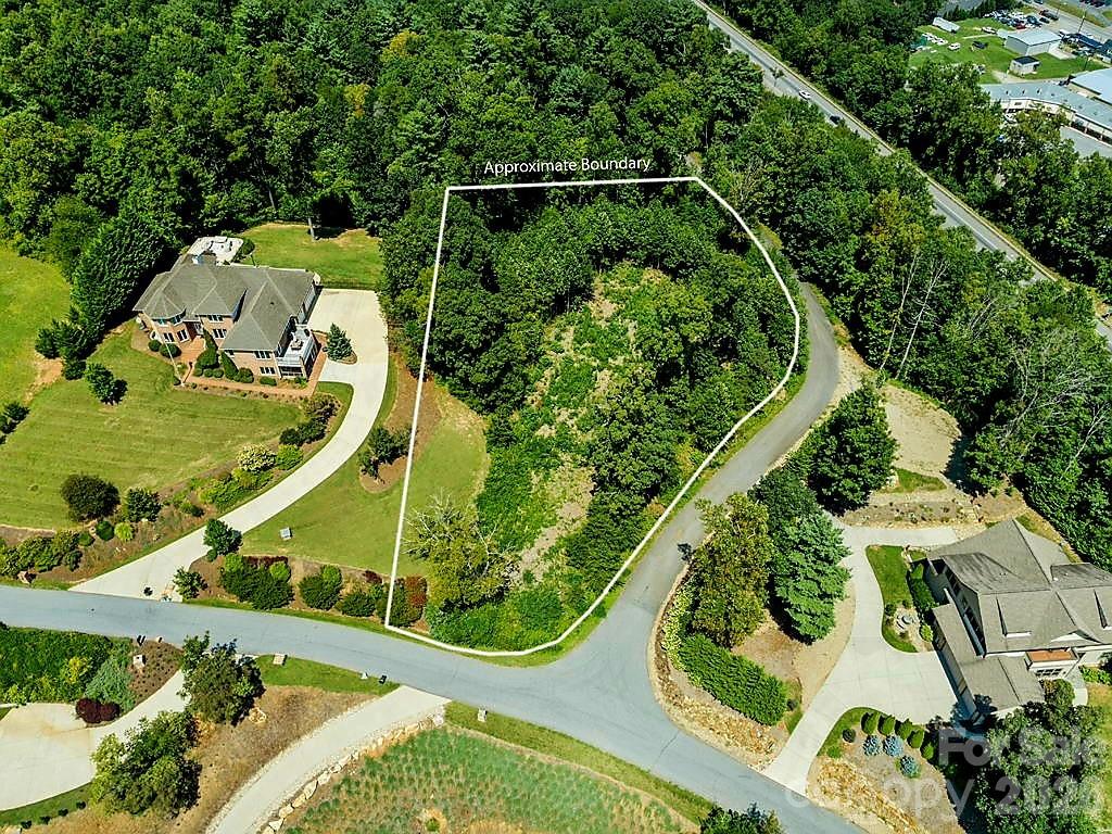 8 English Hills Drive Property Photo 3