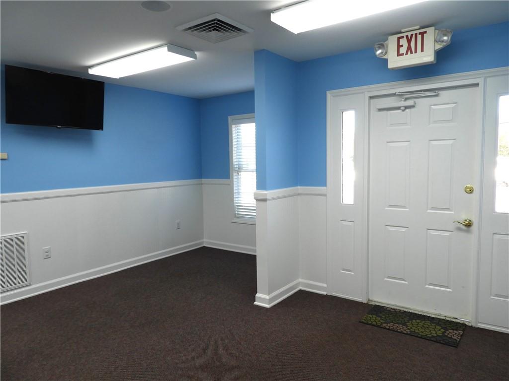 327 W College Avenue Property Photo 8