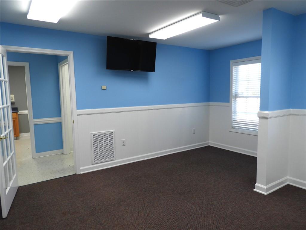 327 W College Avenue Property Photo 10