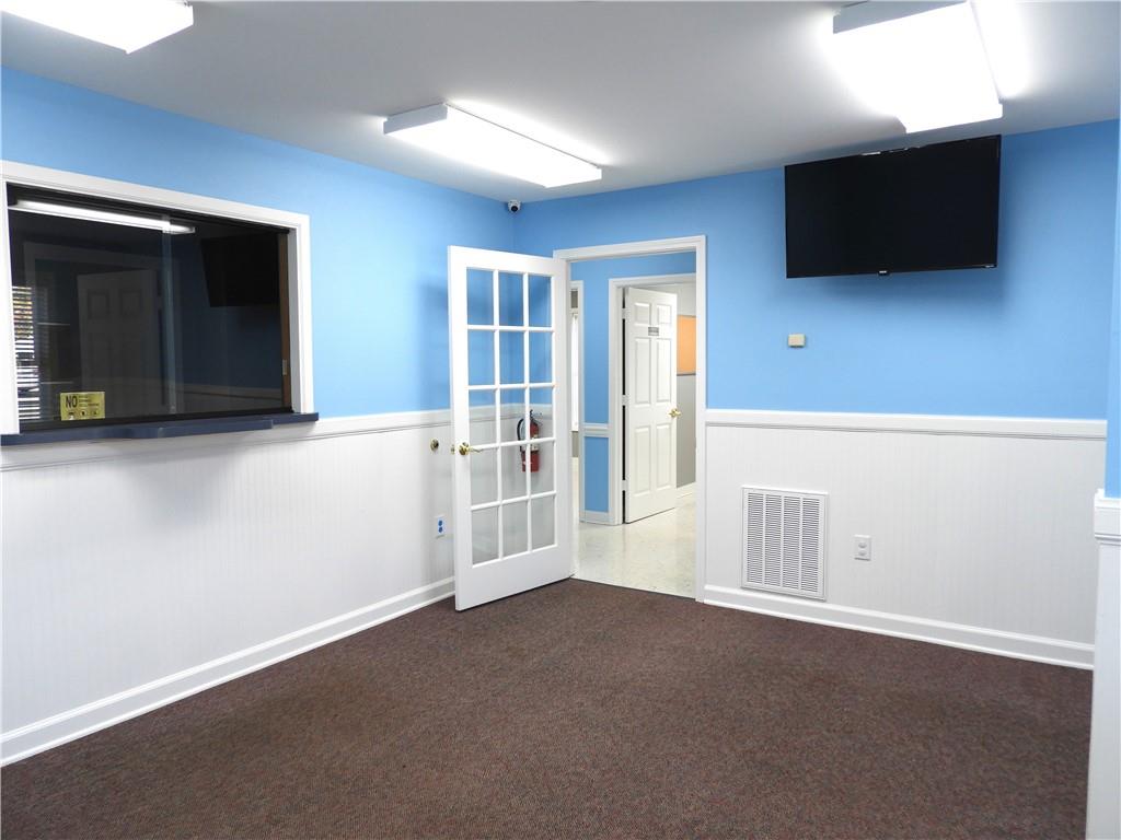 327 W College Avenue Property Photo 11