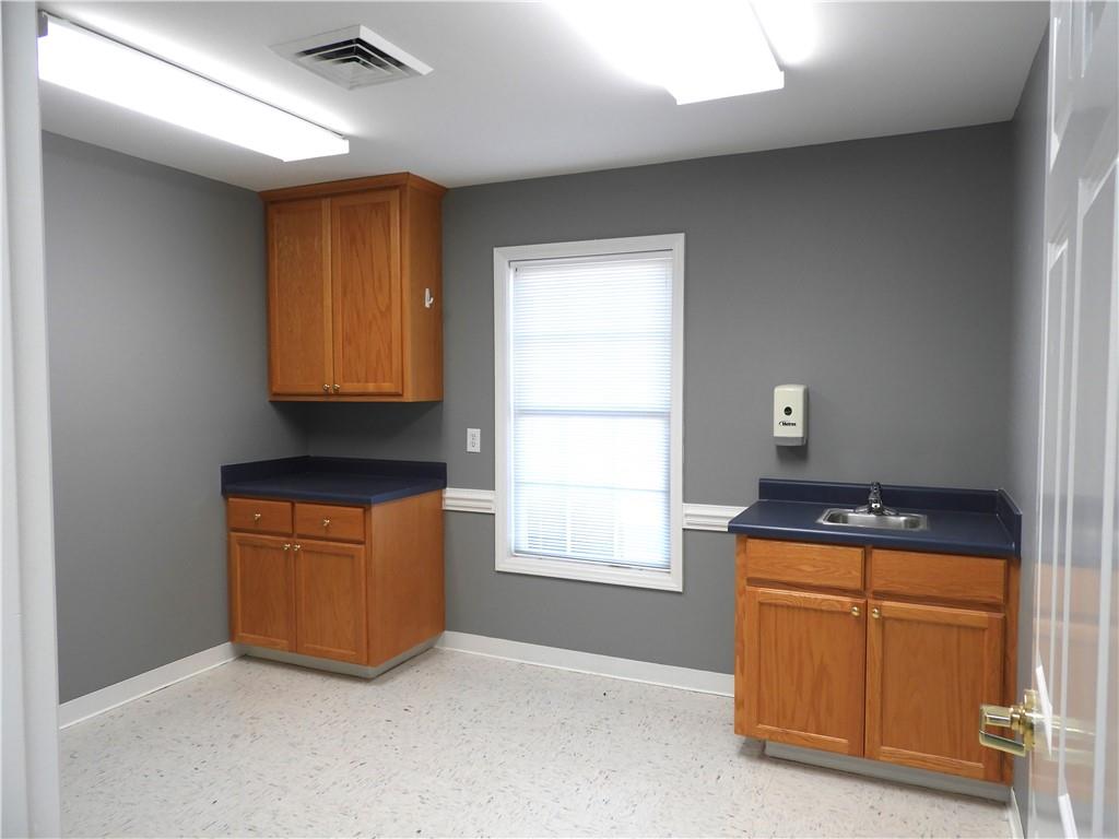 327 W College Avenue Property Photo 14