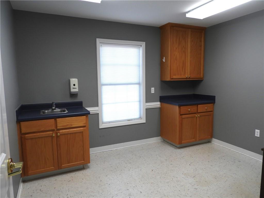 327 W College Avenue Property Photo 15