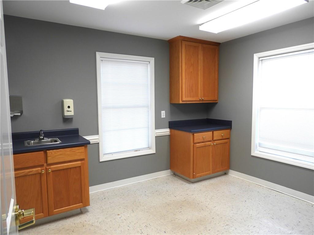 327 W College Avenue Property Photo 16