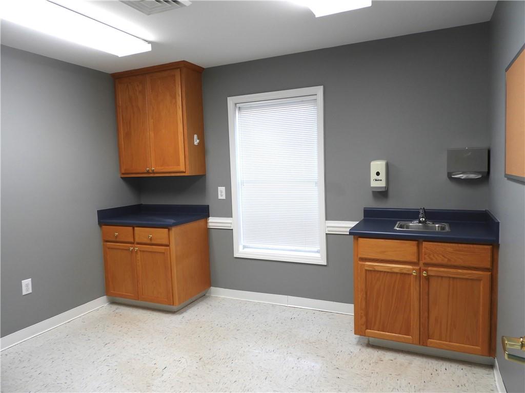 327 W College Avenue Property Photo 17