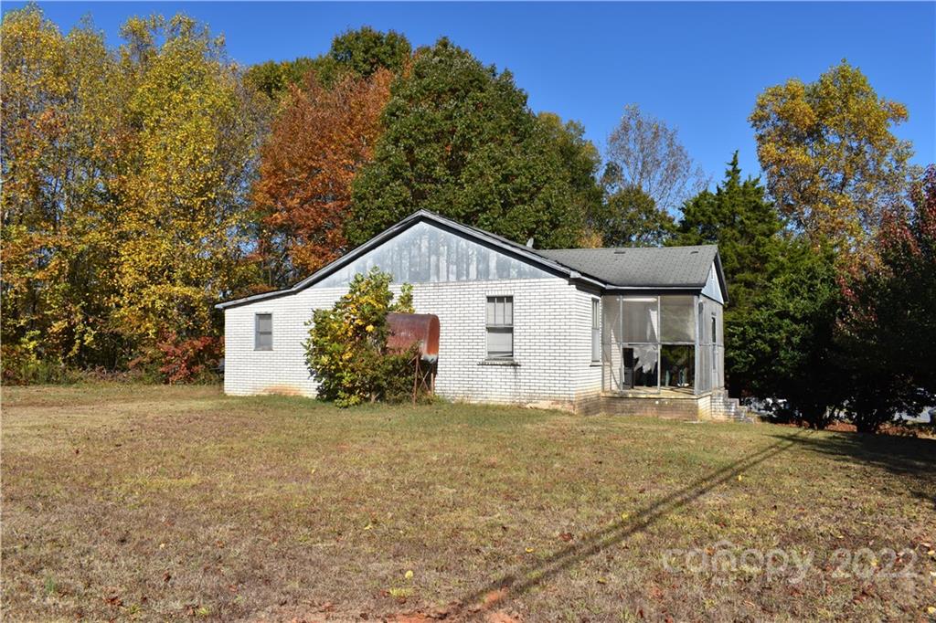 1297 Hwy 150 Bypass Property Photo 19