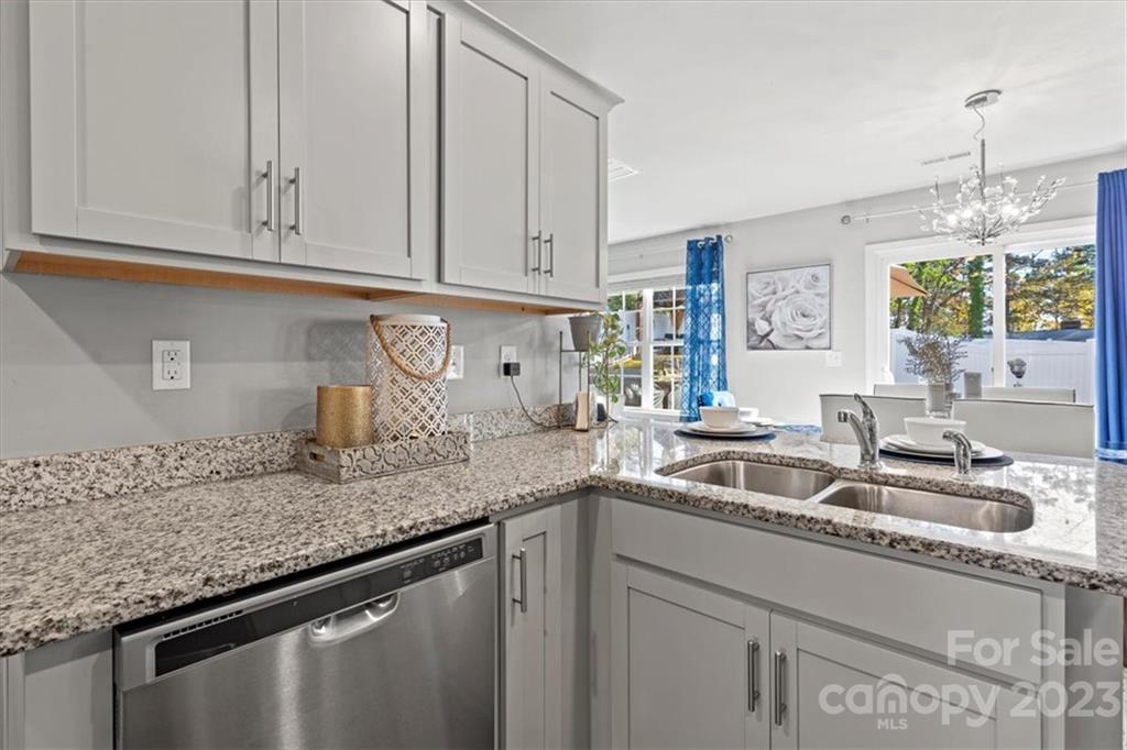 529 Elmwood Pond Court Property Photo 8