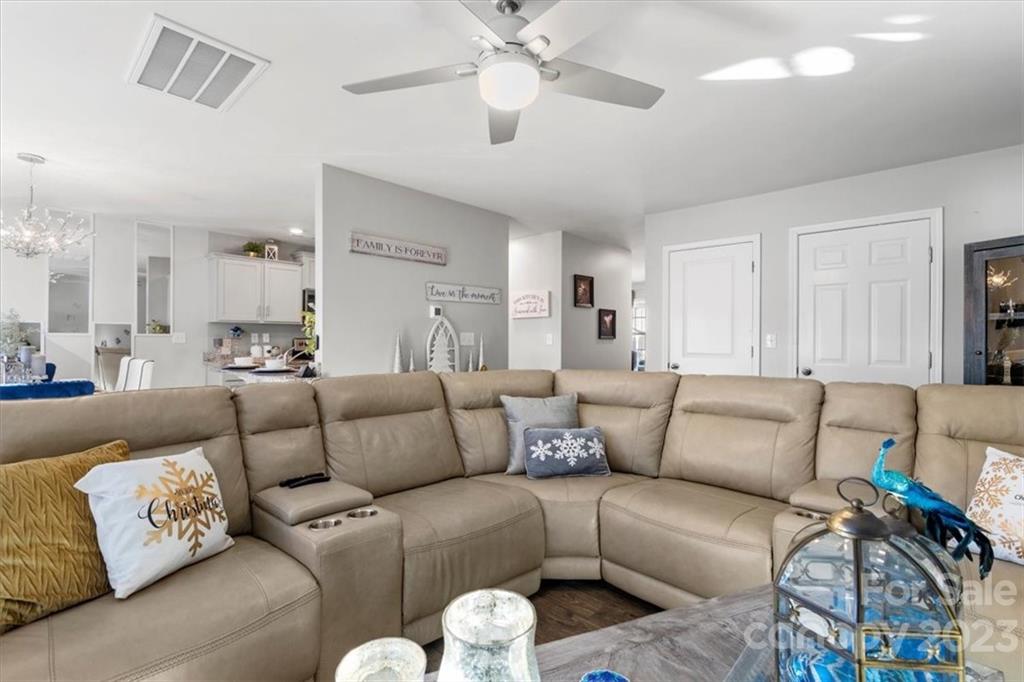 529 Elmwood Pond Court Property Photo 11