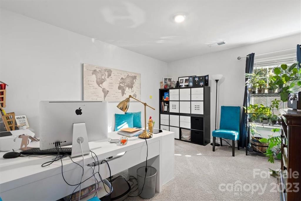 529 Elmwood Pond Court Property Photo 18