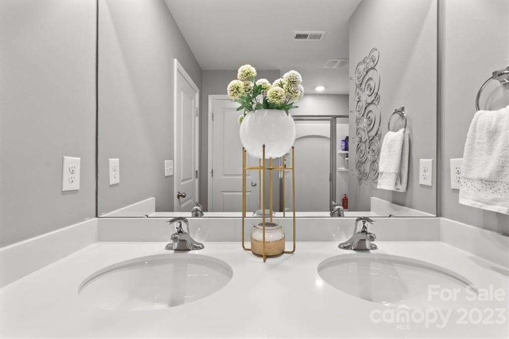 529 Elmwood Pond Court Property Photo 23