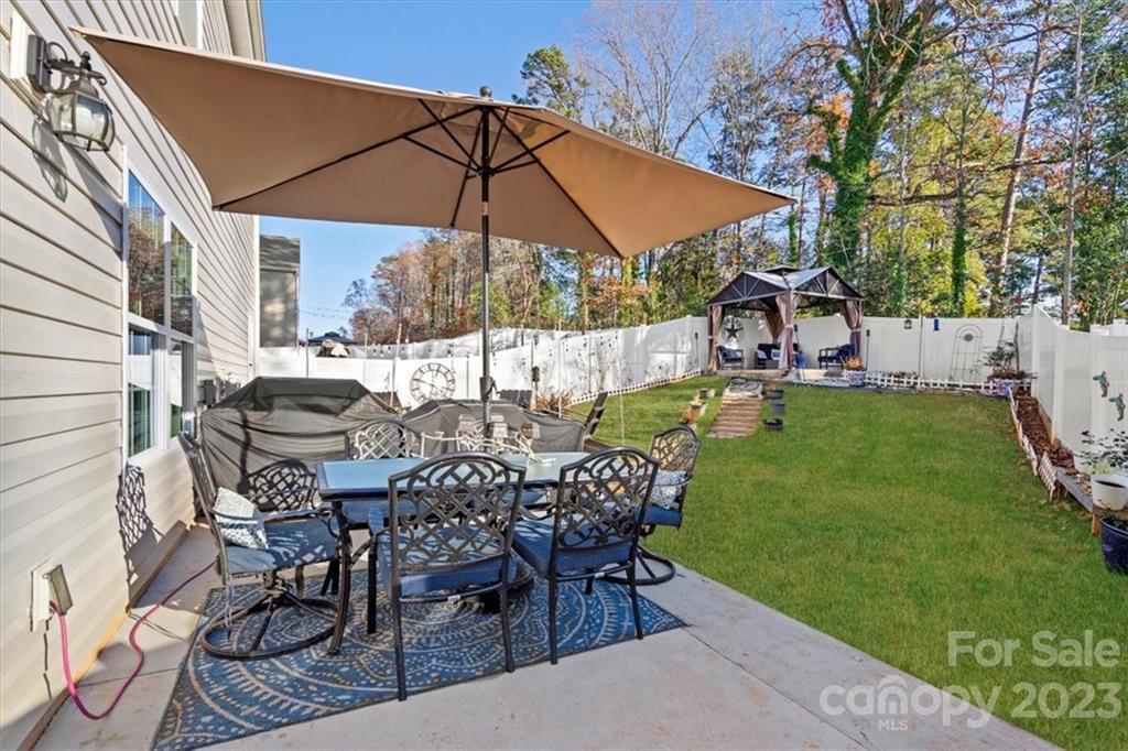 529 Elmwood Pond Court Property Photo 34