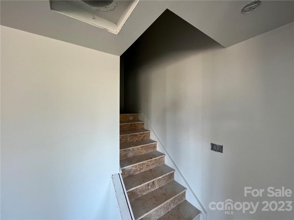 111 Deno Drive Property Photo 5