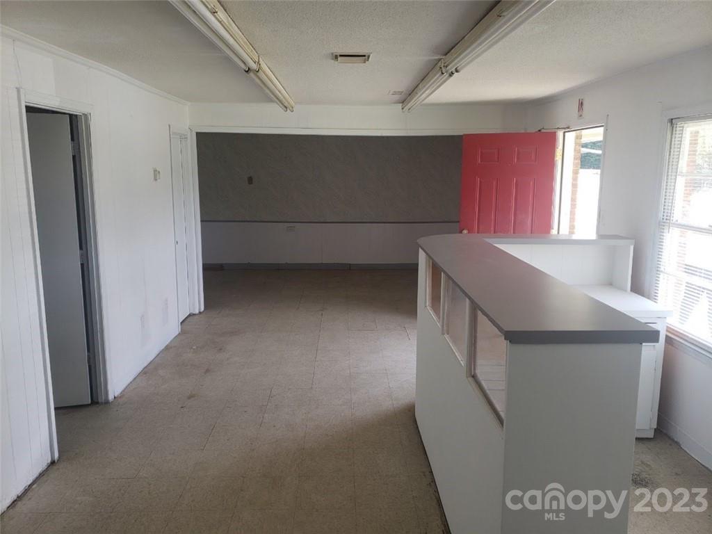 2836 Lynwood Drive Property Photo 2
