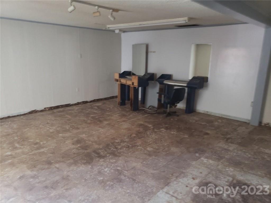 2836 Lynwood Drive Property Photo 3