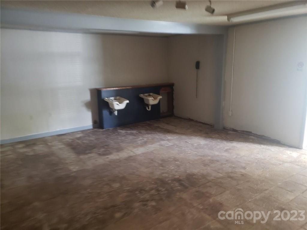 2836 Lynwood Drive Property Photo 4