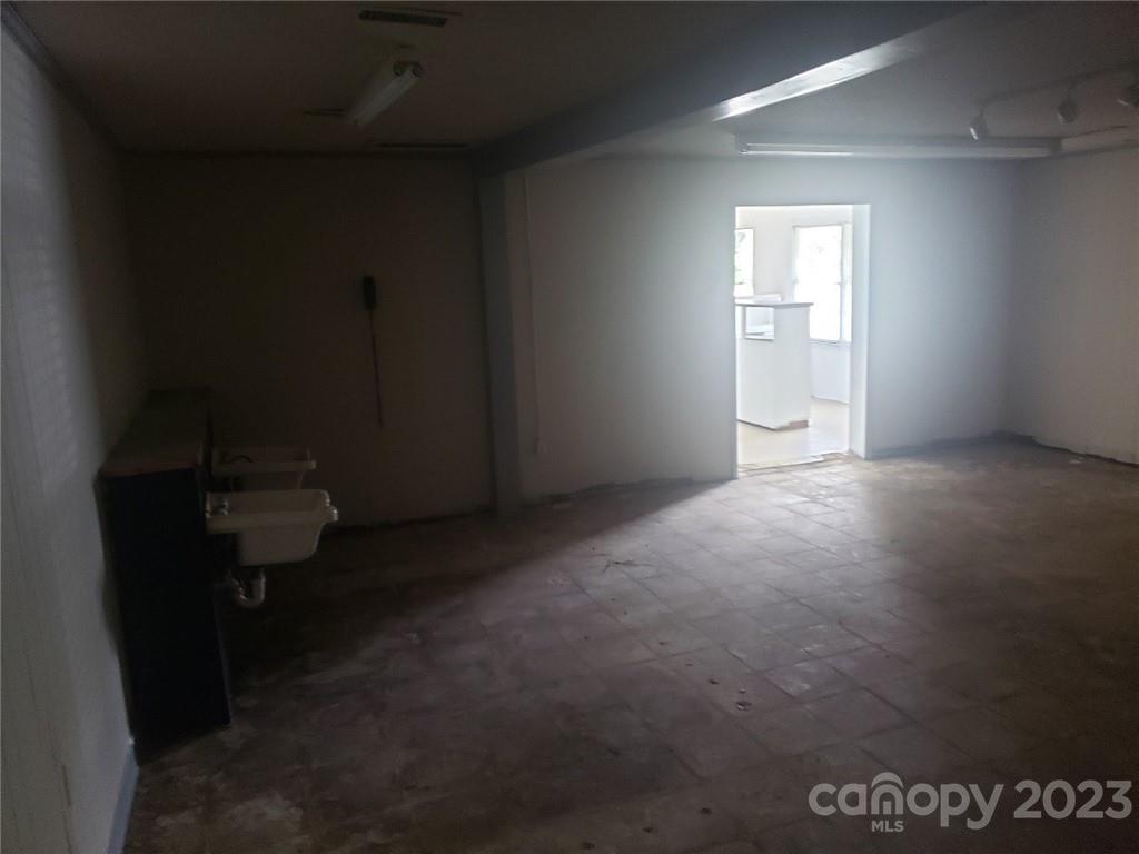 2836 Lynwood Drive Property Photo 5