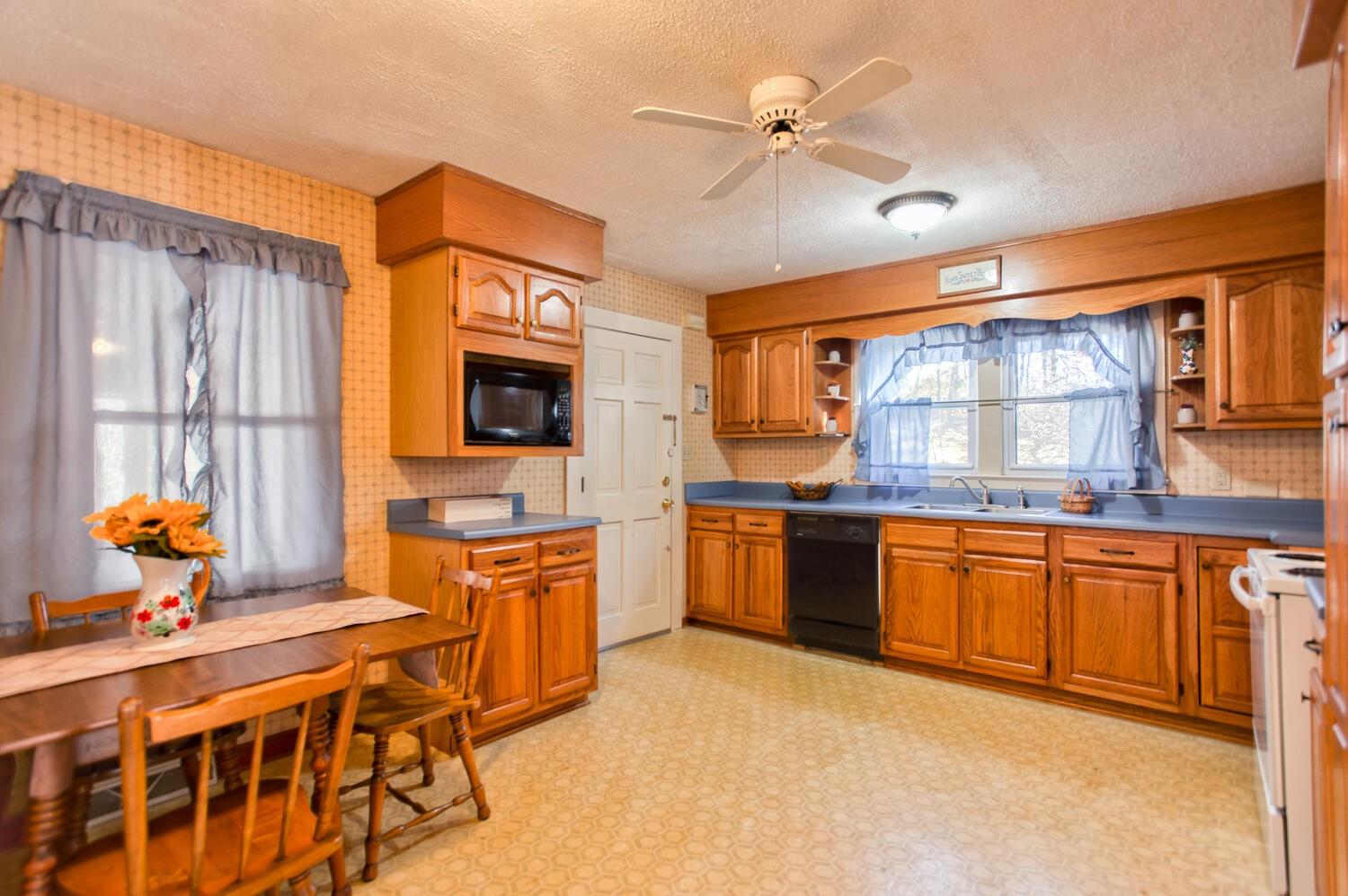 2691 New Leicester Highway Property Photo 2