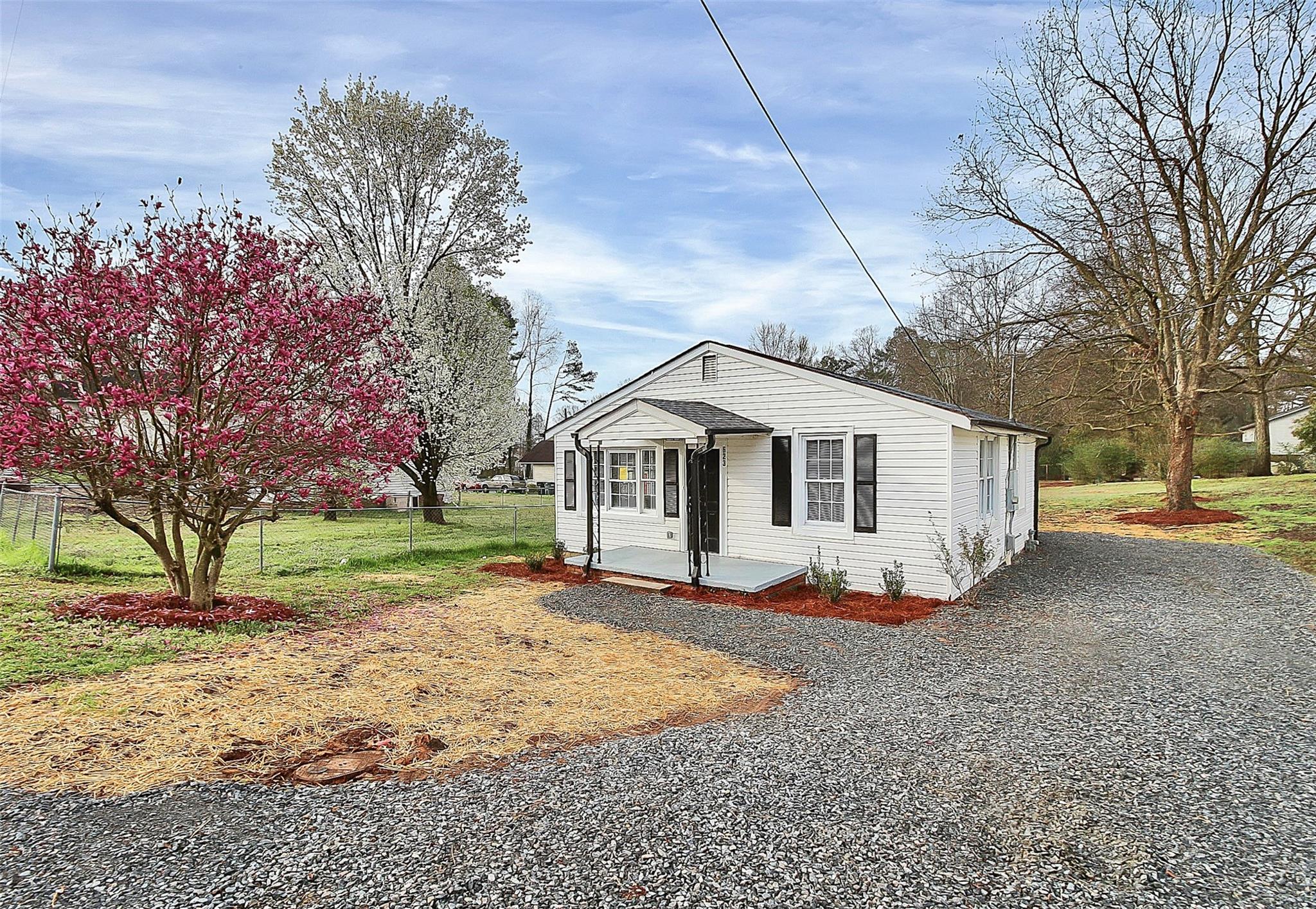 623 Central Drive Property Photo 4