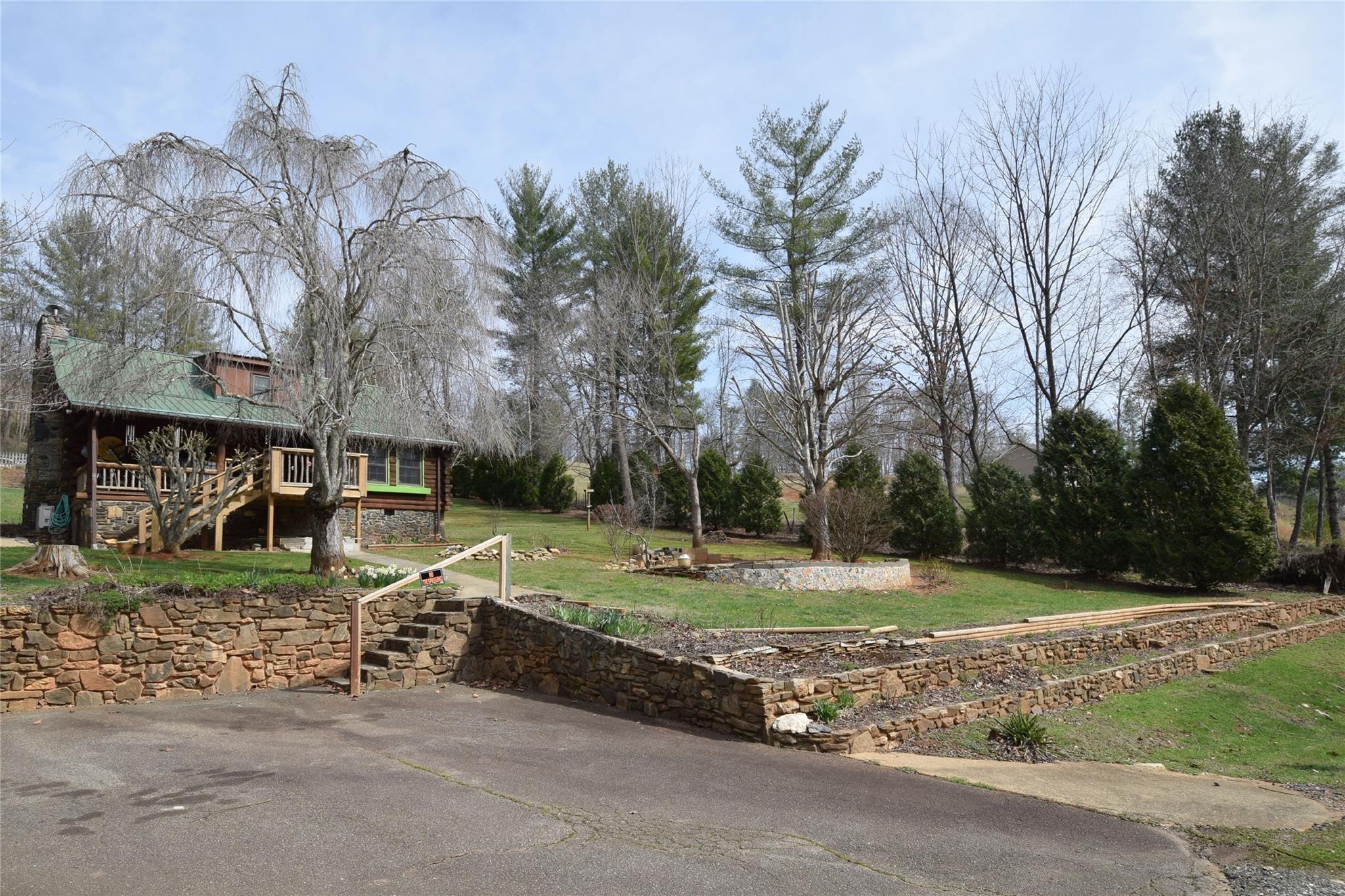 224 Echo Hill Drive Property Photo 6