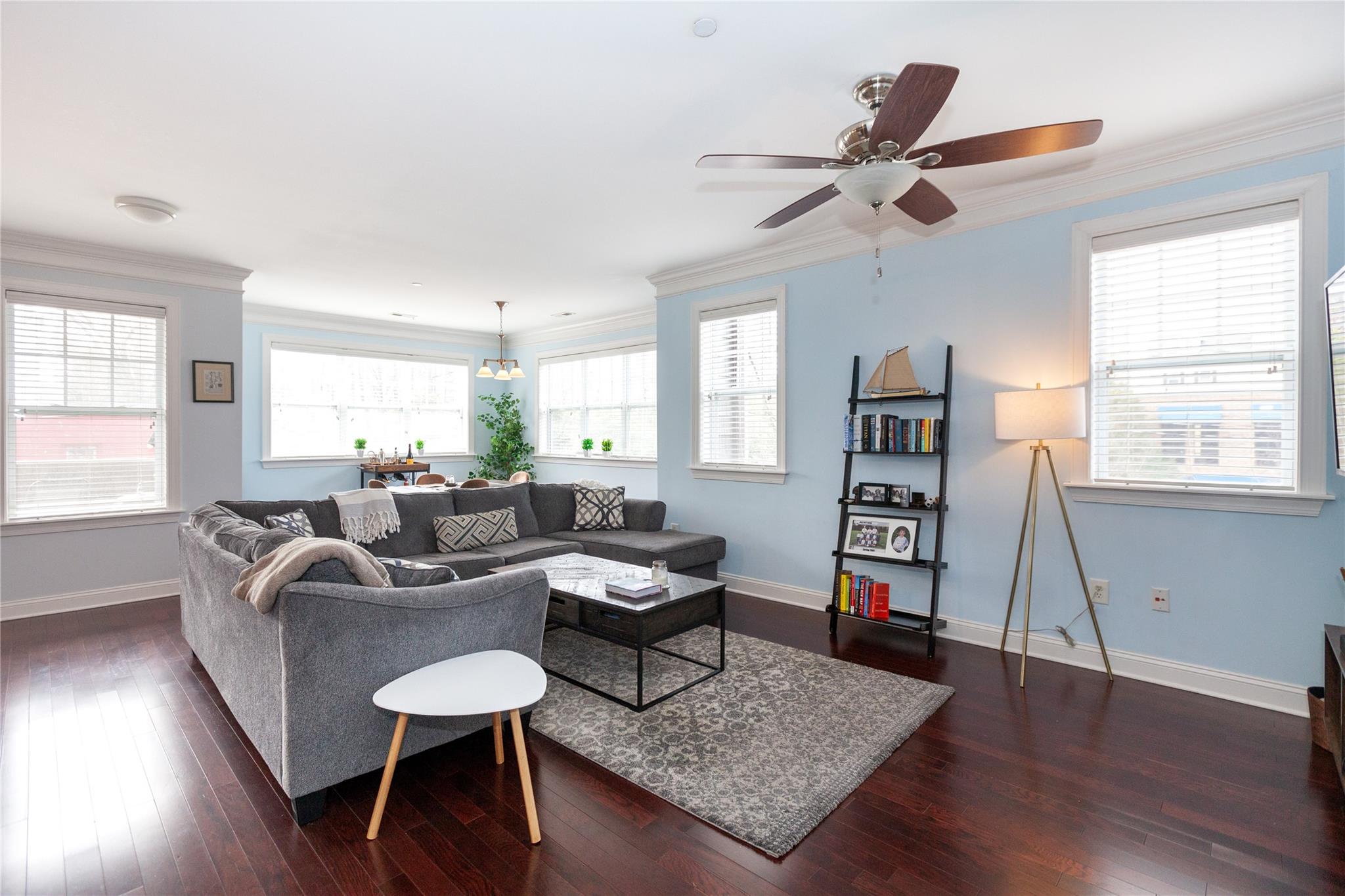 301 E Tremont Avenue Property Photo 10