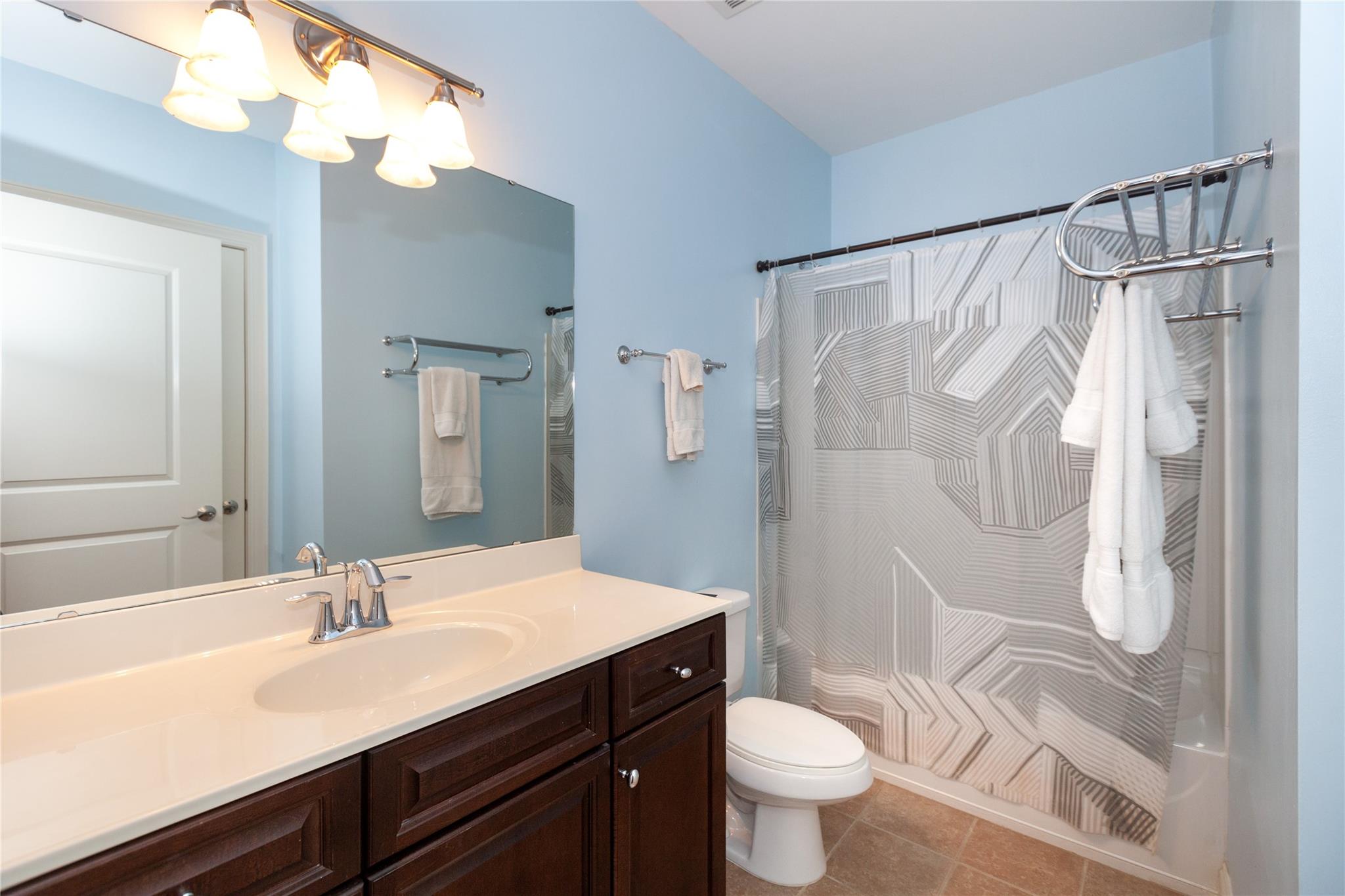 301 E Tremont Avenue Property Photo 28
