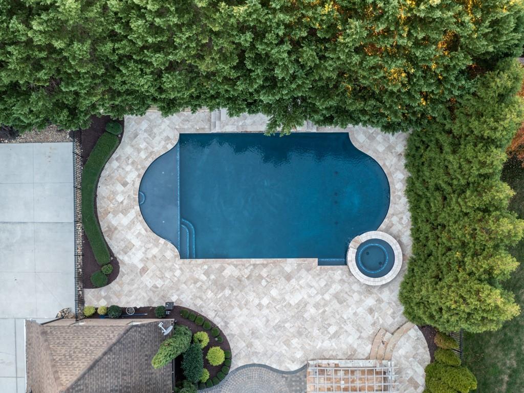 1208 Lookout Circle Property Photo 3