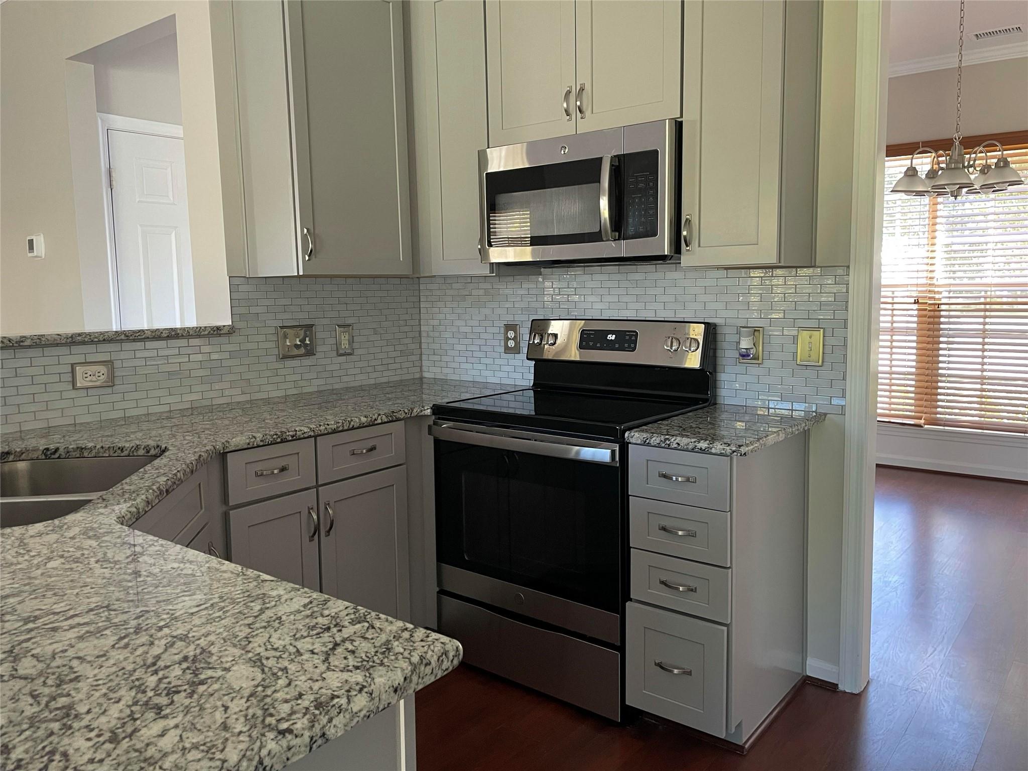 6052 Roseway Court Property Photo 5