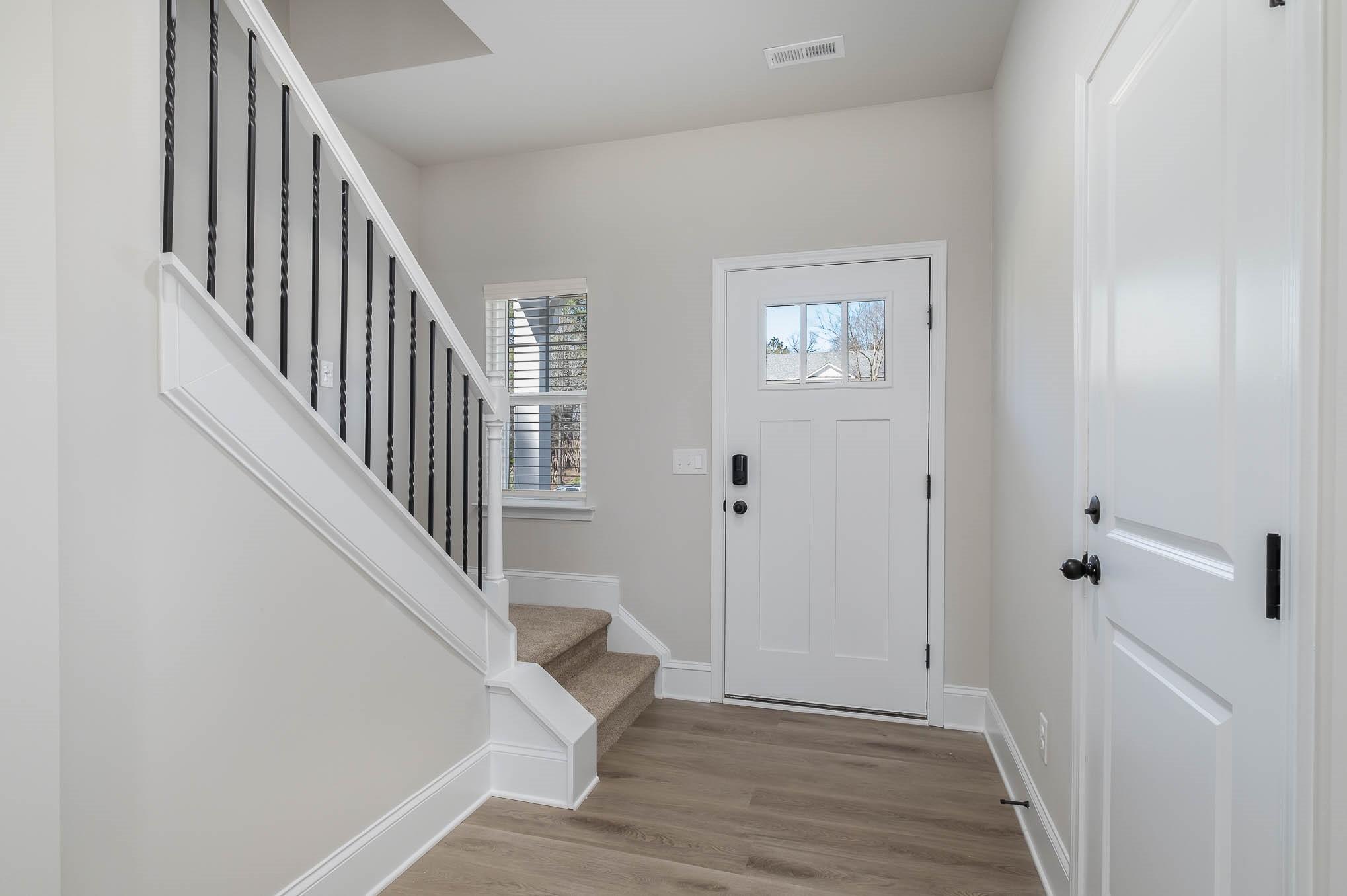 2507 Lynbridge Drive Property Photo 4