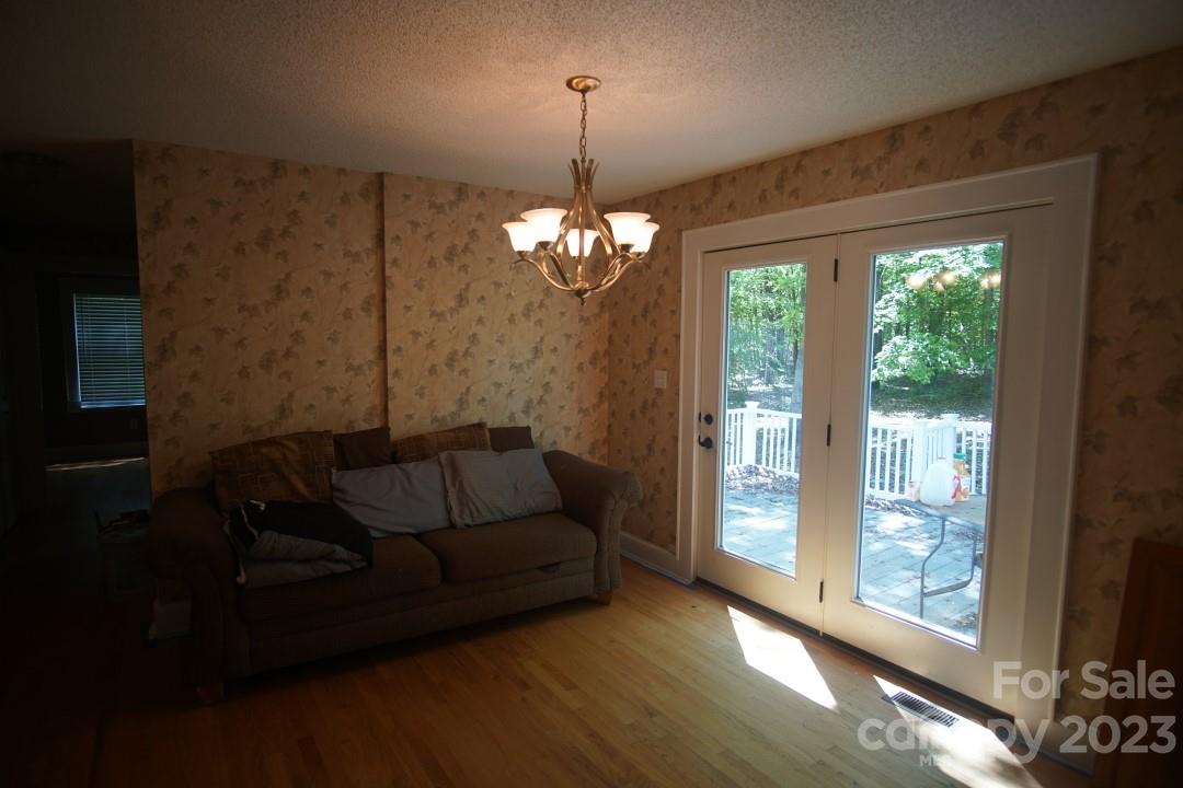 6525 Mooresville Road Property Photo 9