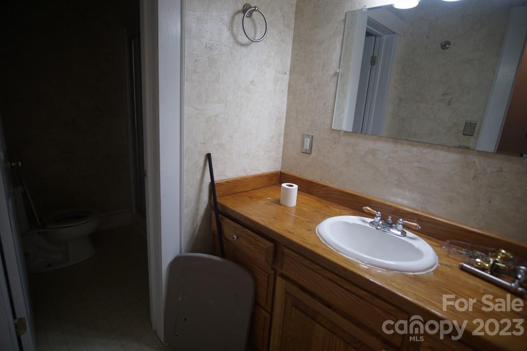 6525 Mooresville Road Property Photo 16