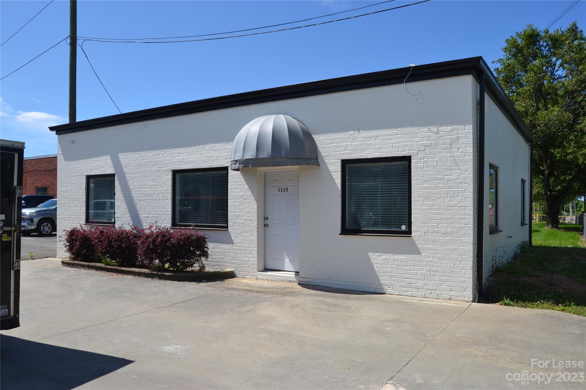 1113 E Ozark Avenue Property Photo 1