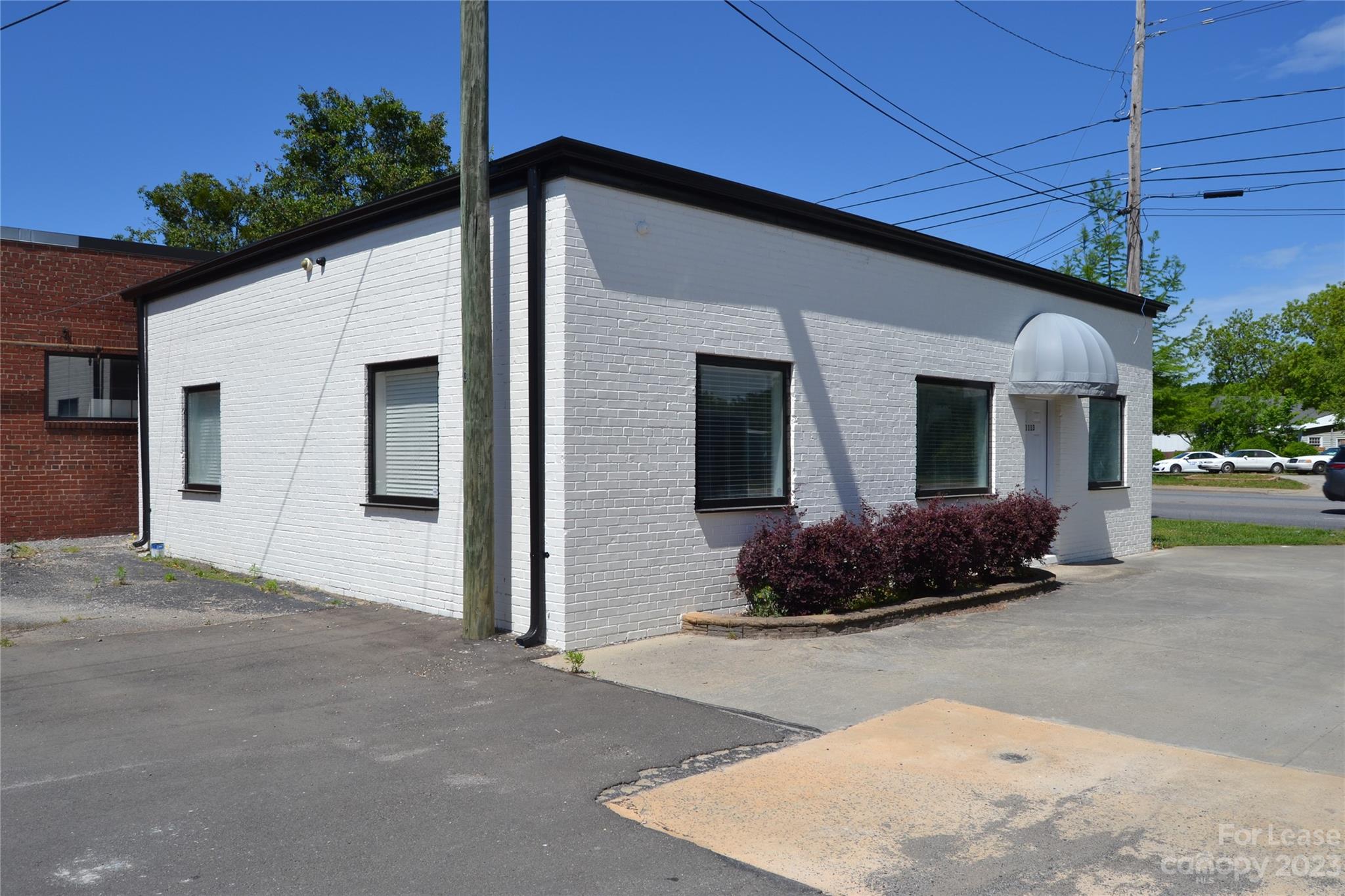 1113 E Ozark Avenue Property Photo 2